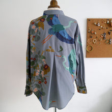 Load image into Gallery viewer, Back view of Heron-Heights Cotton fabric shirt on a mannequin, shows deep yoke and box pleat at back, scoop hem