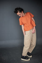 Load image into Gallery viewer, Lady wears tapered trousers bends backwards