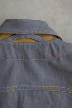 Load image into Gallery viewer, Back detailing of collar and back neck loop