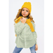 Load image into Gallery viewer, Young model wears a button up shirt, made with organic cotton poplin fabric