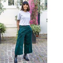 Load image into Gallery viewer, Lady wears The Culottes with hands in pockets, shows pleats at waistline