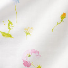 Load image into Gallery viewer, Close up of scattered florals pattern design on organic cotton double gauze fabric
