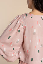 Load image into Gallery viewer, Close up of back drop shoulder seam and puffy shoulder head