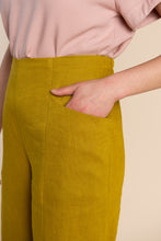 Load image into Gallery viewer, Close up detail of slanted front inseam pocket