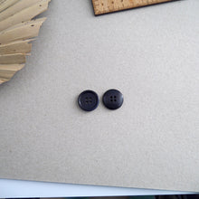 Load image into Gallery viewer, Front and back of smooth, round Corozo button