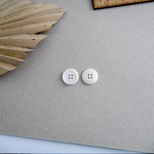 Load image into Gallery viewer, Front and back of round Corozo Button