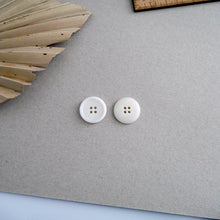 Load image into Gallery viewer, Front and back of smooth, round Corozo button