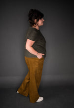 Load image into Gallery viewer, Side view of lady wearing 101 Trousers long and straight