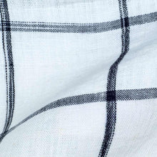 Load image into Gallery viewer, Close up detail of weave of the box check pattern