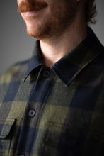 Load image into Gallery viewer, Close up of small point collar on the Arbor shirt
