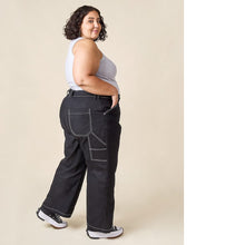 Load image into Gallery viewer, Lady wears the Rika Pants, with utilitarian back pockets, top-stitching detail in contrasting colour
