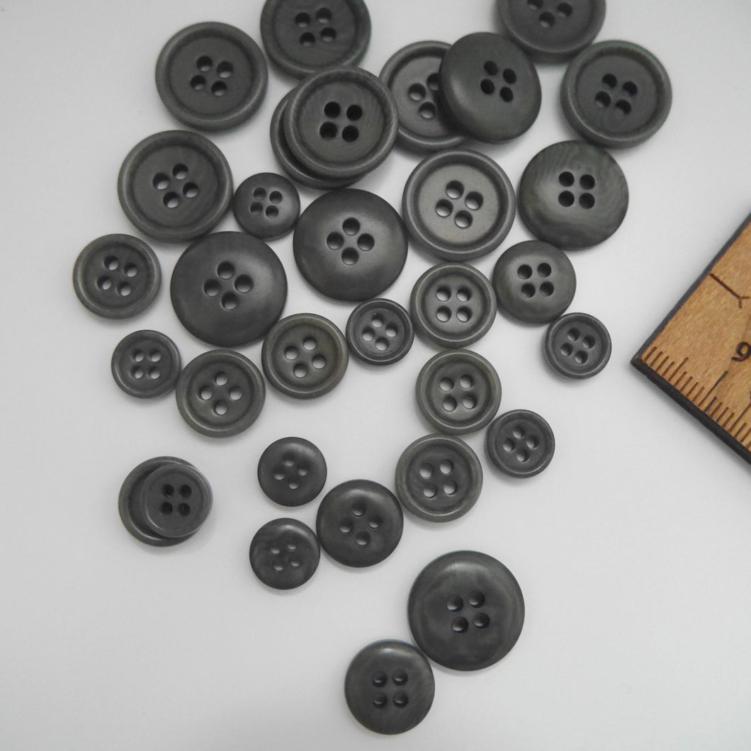 Scattering of 4-hole corozo buttons in three different sizes