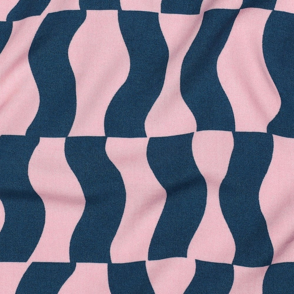 Wavy graphic print on viscose fabric in movement