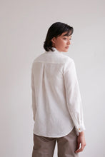 Load image into Gallery viewer, Back view of model wearing collared shirt with inverted pleat at centre of yoke
