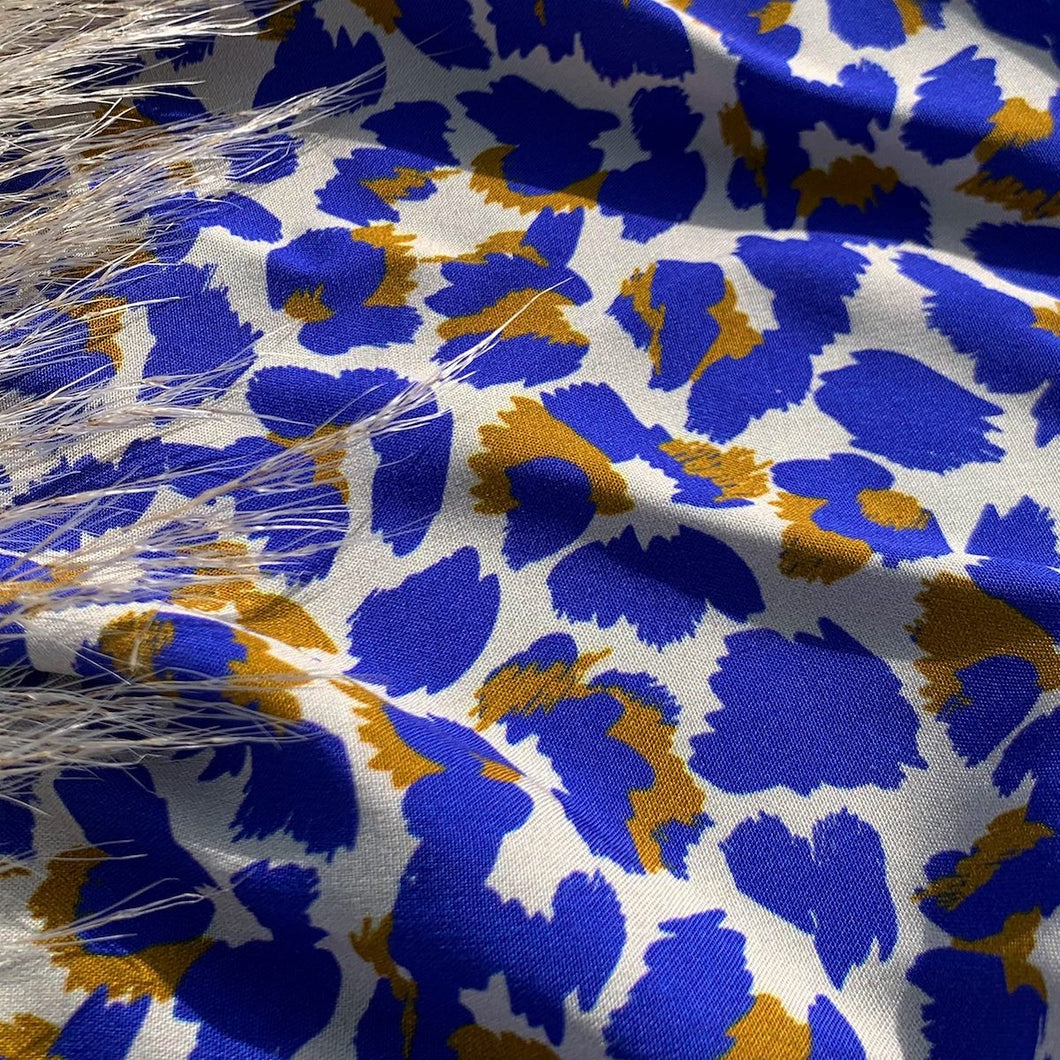 Close up of Viscose Poplin fabric shows poplin weave