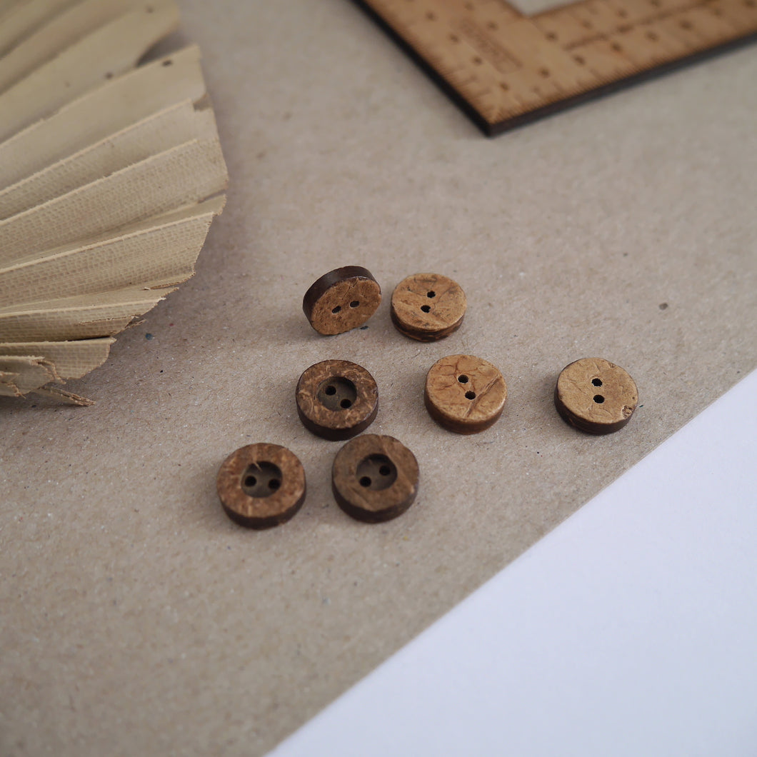 12mm, 2-hole coconut buttons scattered across worktop