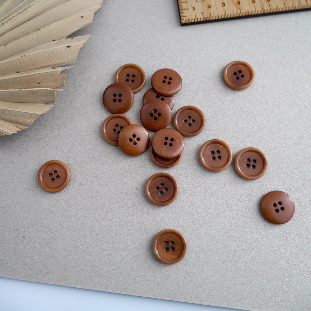 4-hole 20mm Corozo buttons scattered