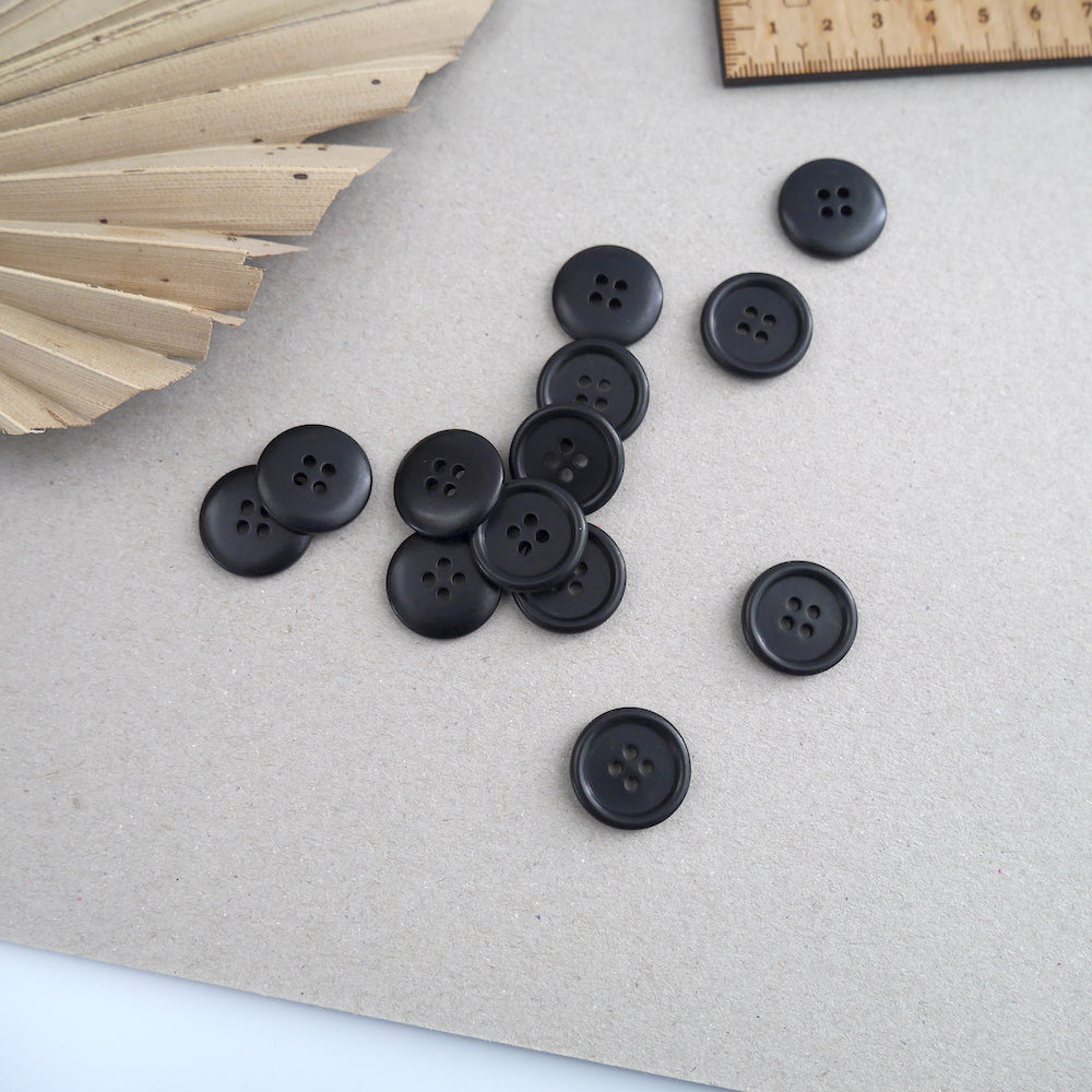 20mm diameter Corozo buttons scattered