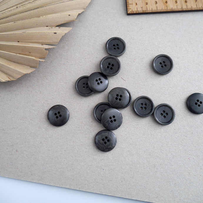 20mm diameter Corozo buttons scattered