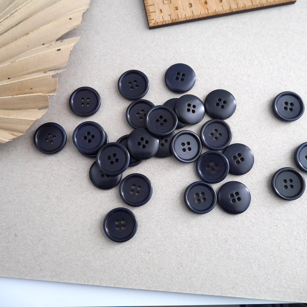 20mm diameter Corozo buttons scattered