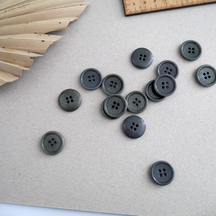 20mm diameter Corozo buttons scattered