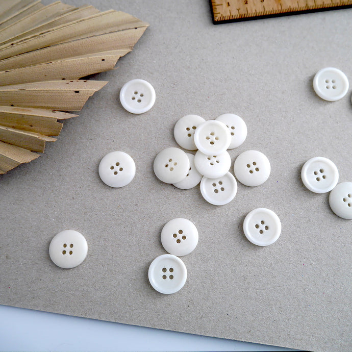 Pile of 20mm Corozo buttons scattered