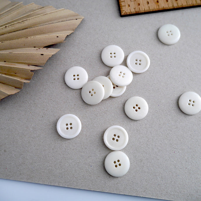 23mm Corozo buttons scattered