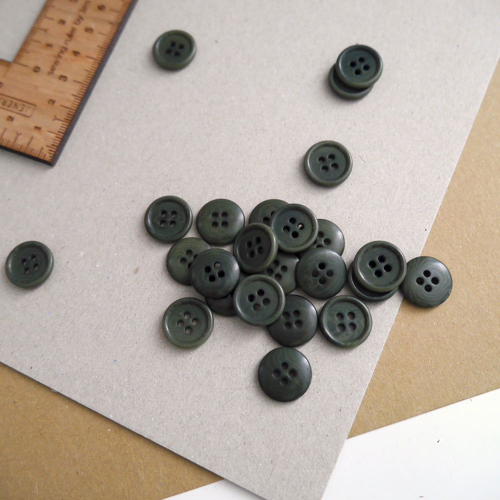 Pile of 4-hole 15mm buttons