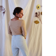 Load image into Gallery viewer, Back view of lady wearing Hussard jeans, detailing pockets.
