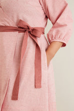 Load image into Gallery viewer, Close up of waist belt tie fastened in a bow at wrap crossover
