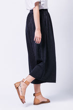 Load image into Gallery viewer, Side view of lady wearing Ninni elastic waist culottes.
