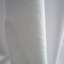 Load image into Gallery viewer, Close up of Organic Cotton Poplin&#39;s drape
