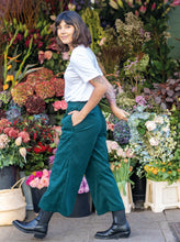 Load image into Gallery viewer, Size view of lady walking wearing The Culottes with hand in pocket

