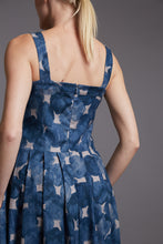 Load image into Gallery viewer, Back view of top of dress shows invisible seam integrated into centre back seam. 
